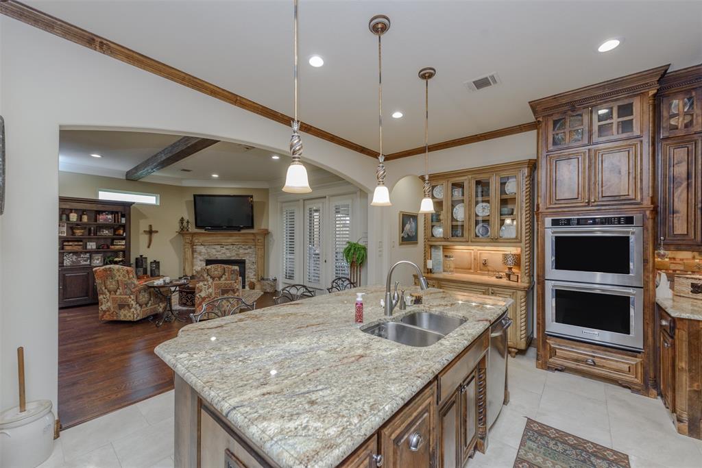 405 Dallas Street Property Photo 10