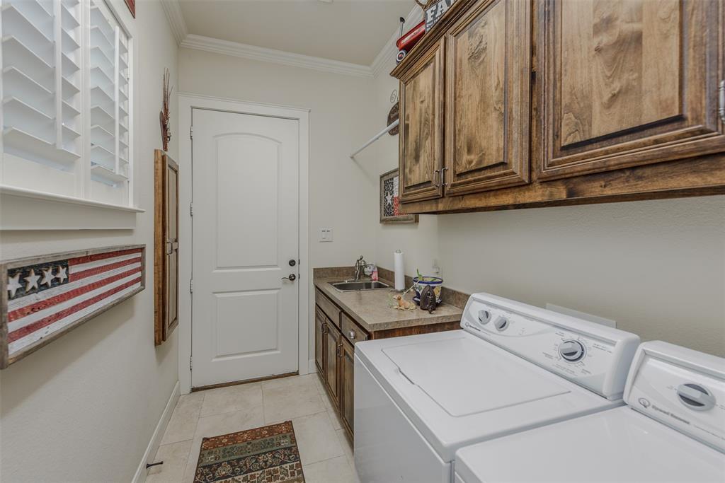 405 Dallas Street Property Photo 11