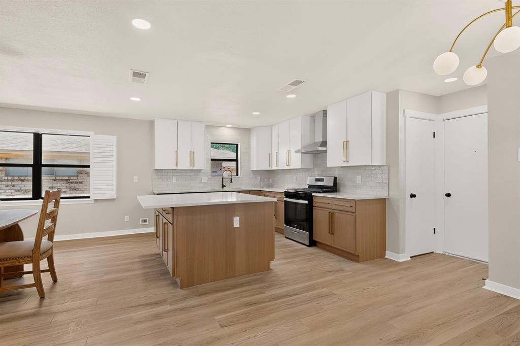 3938 Roanoke Drive Property Photo 4