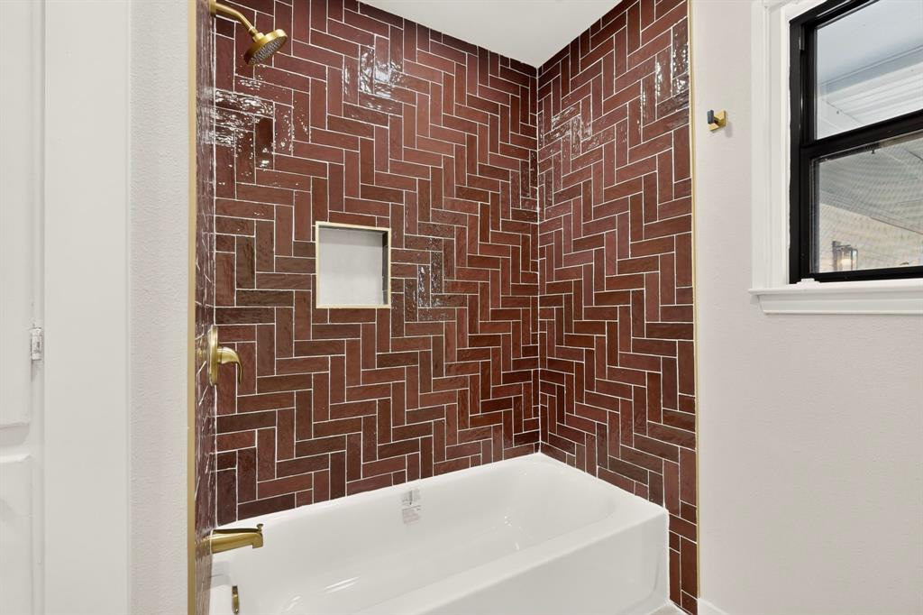 3938 Roanoke Drive Property Photo 8