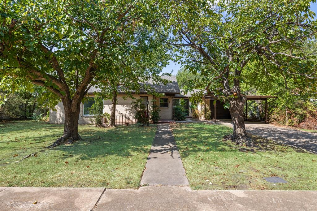1606 N Woods Street Property Photo 1