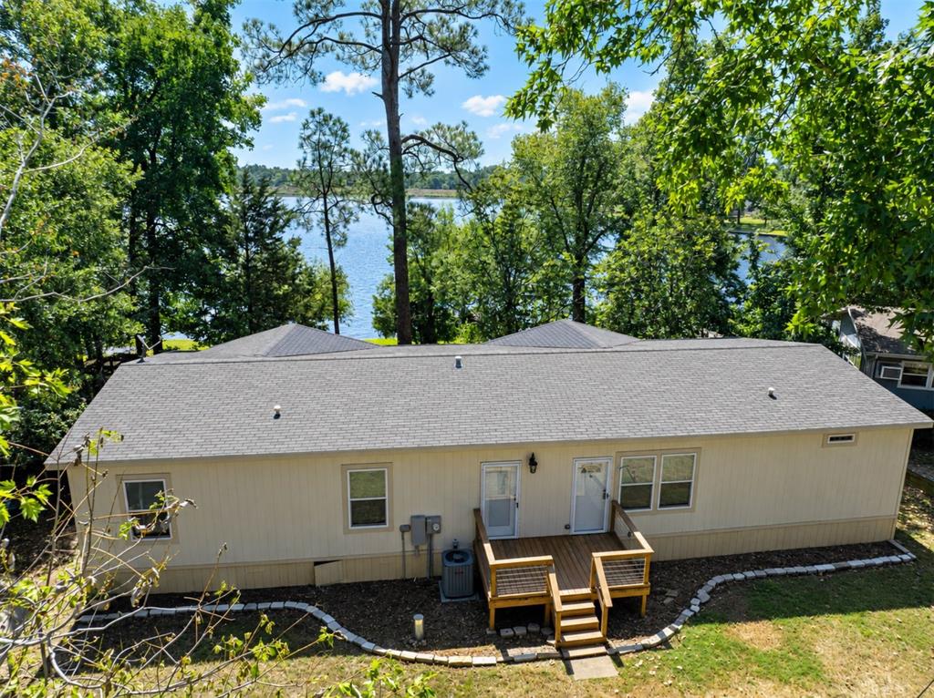 118 Piney Point Property Photo 9