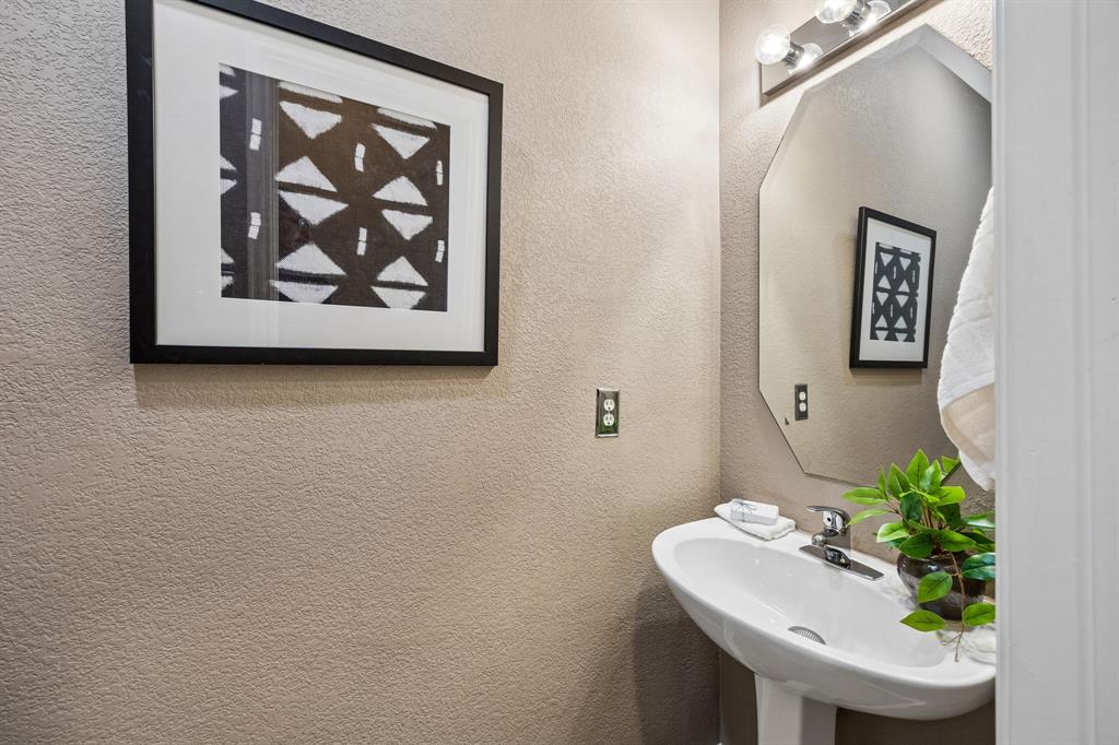 17912 Benchmark Drive Property Photo 20