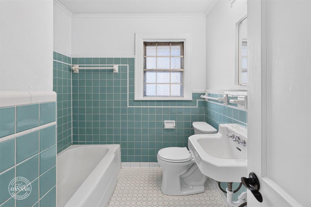 381 Albert Avenue Property Photo 30