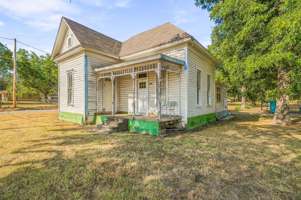 208 S Harrison Street Property Photo 3