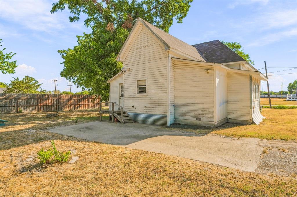 208 S Harrison Street Property Photo 6