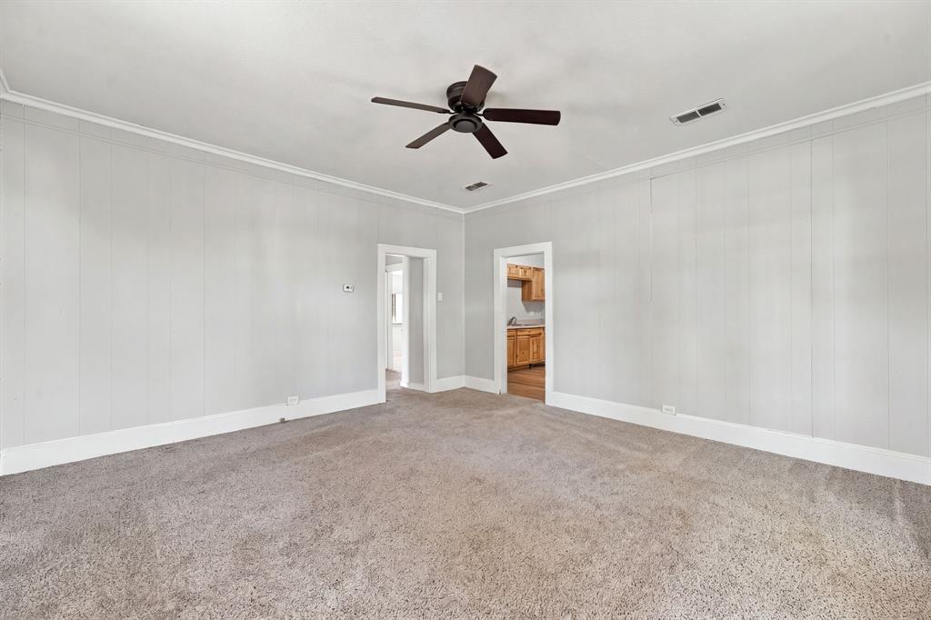 208 S Harrison Street Property Photo 7