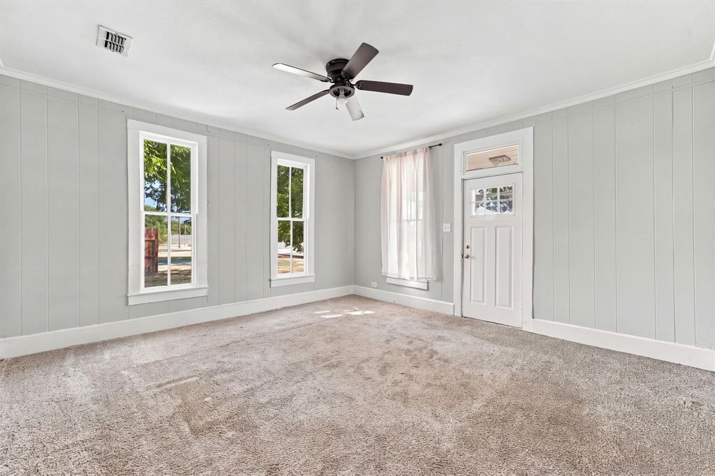 208 S Harrison Street Property Photo 8