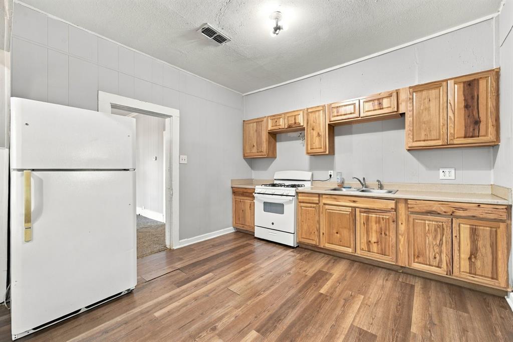 208 S Harrison Street Property Photo 12