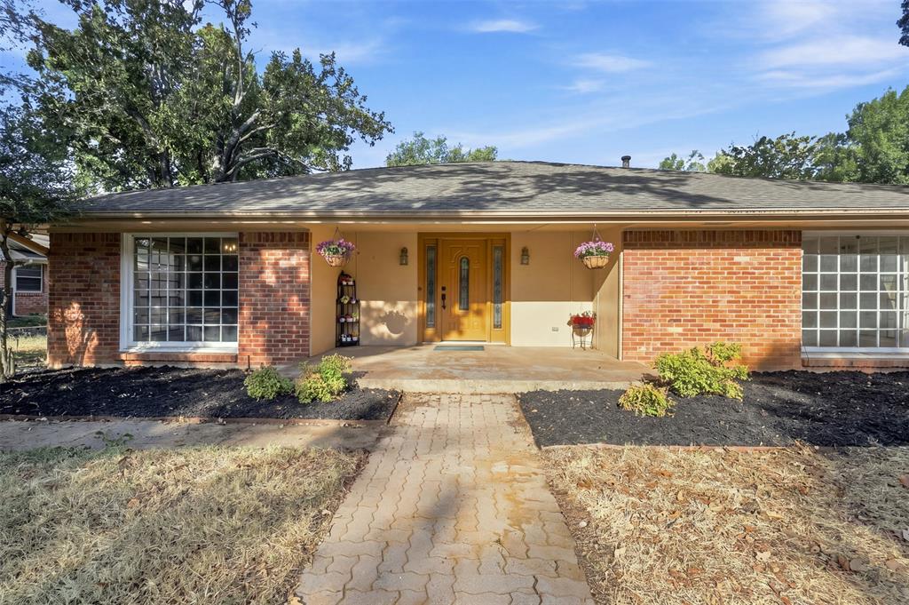 3904 Shady Valley Drive Property Photo 2