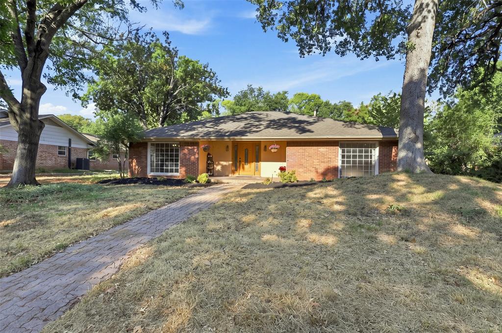 3904 Shady Valley Drive Property Photo 3