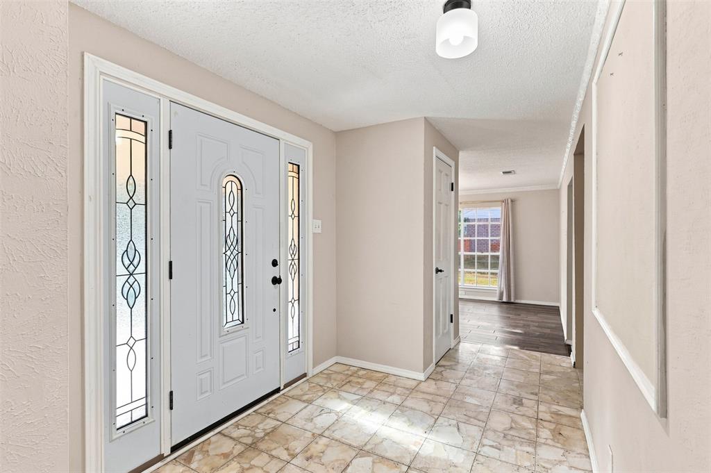 3904 Shady Valley Drive Property Photo 4