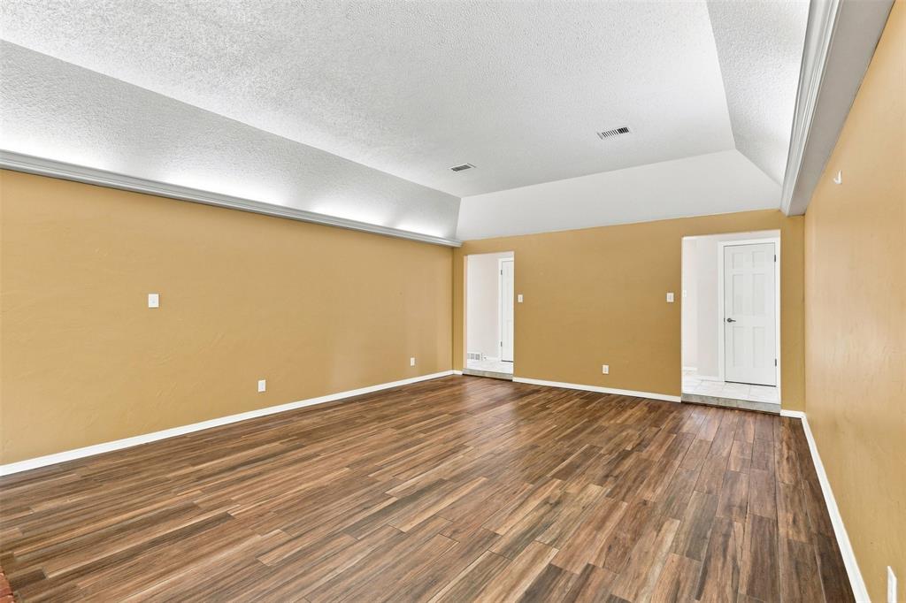 3904 Shady Valley Drive Property Photo 6