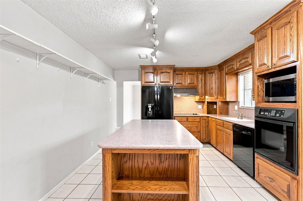 3904 Shady Valley Drive Property Photo 11
