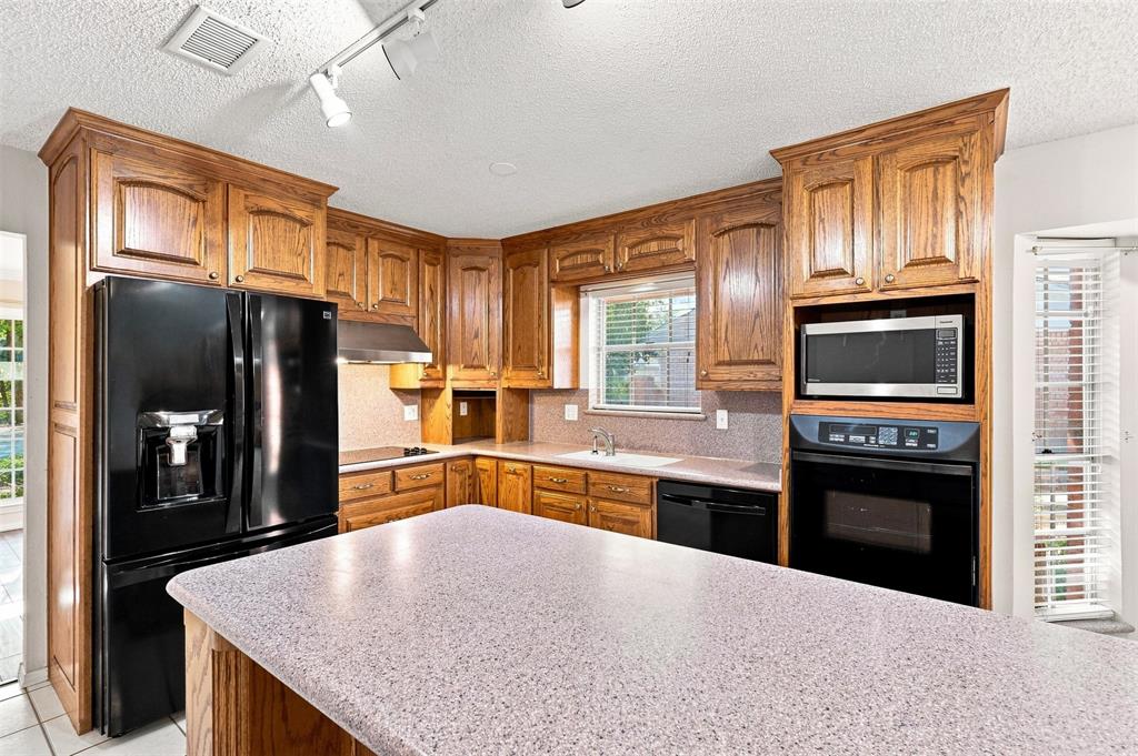 3904 Shady Valley Drive Property Photo 17