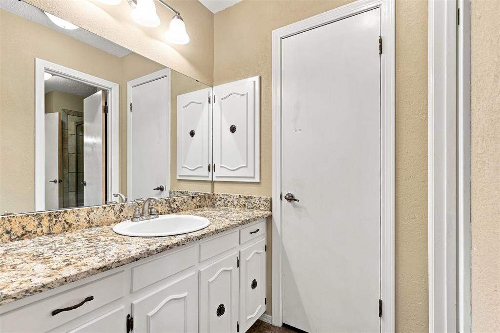 3904 Shady Valley Drive Property Photo 27