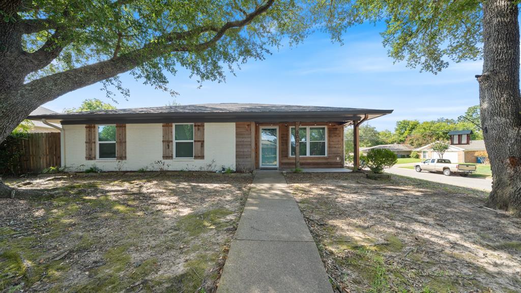 800 Angie Lane Property Photo 1