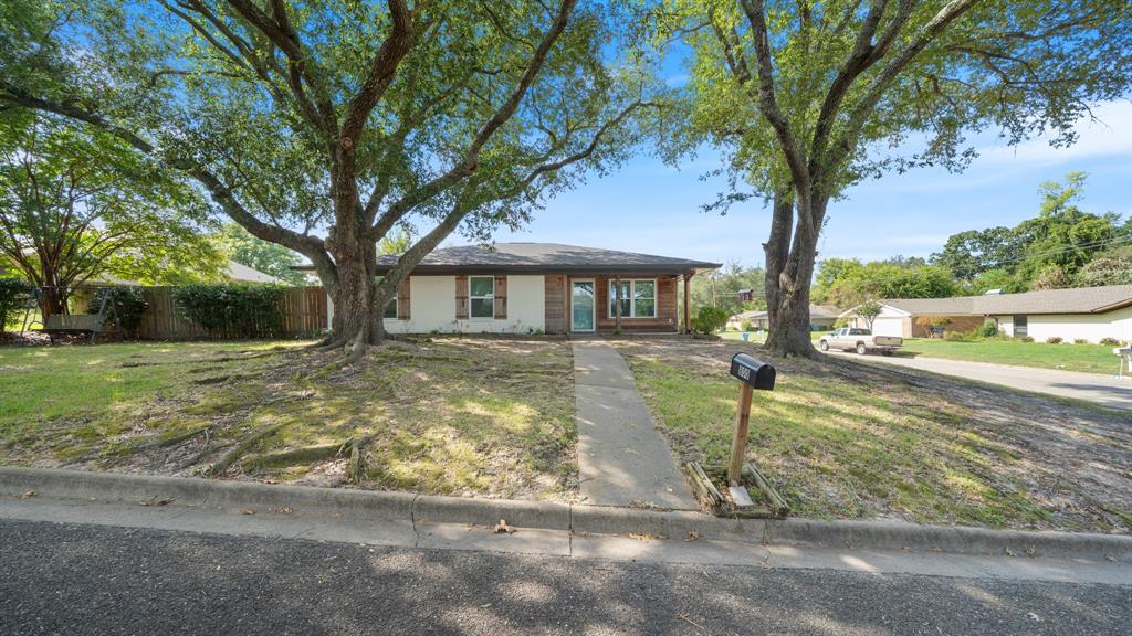 800 Angie Lane Property Photo 2