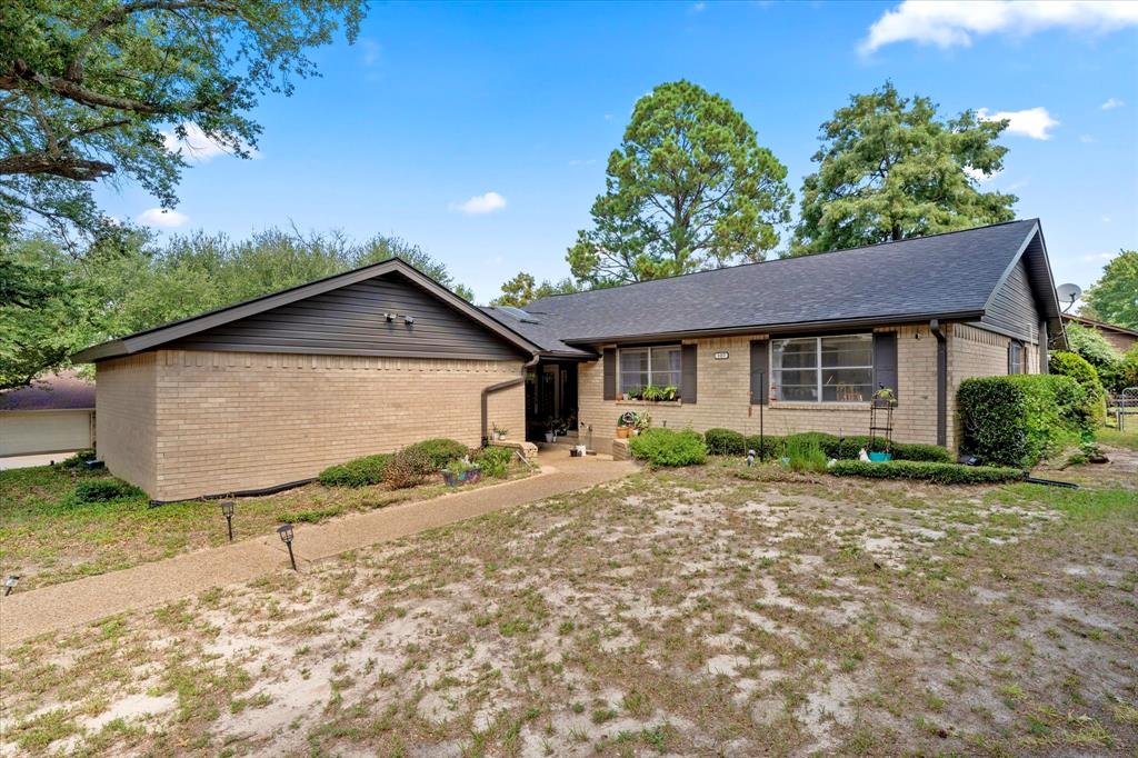 107 Karen Court Property Photo 1