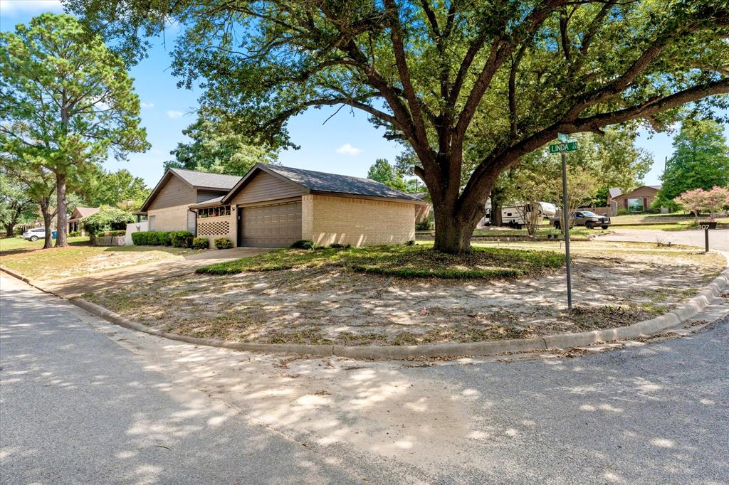107 Karen Court Property Photo 3
