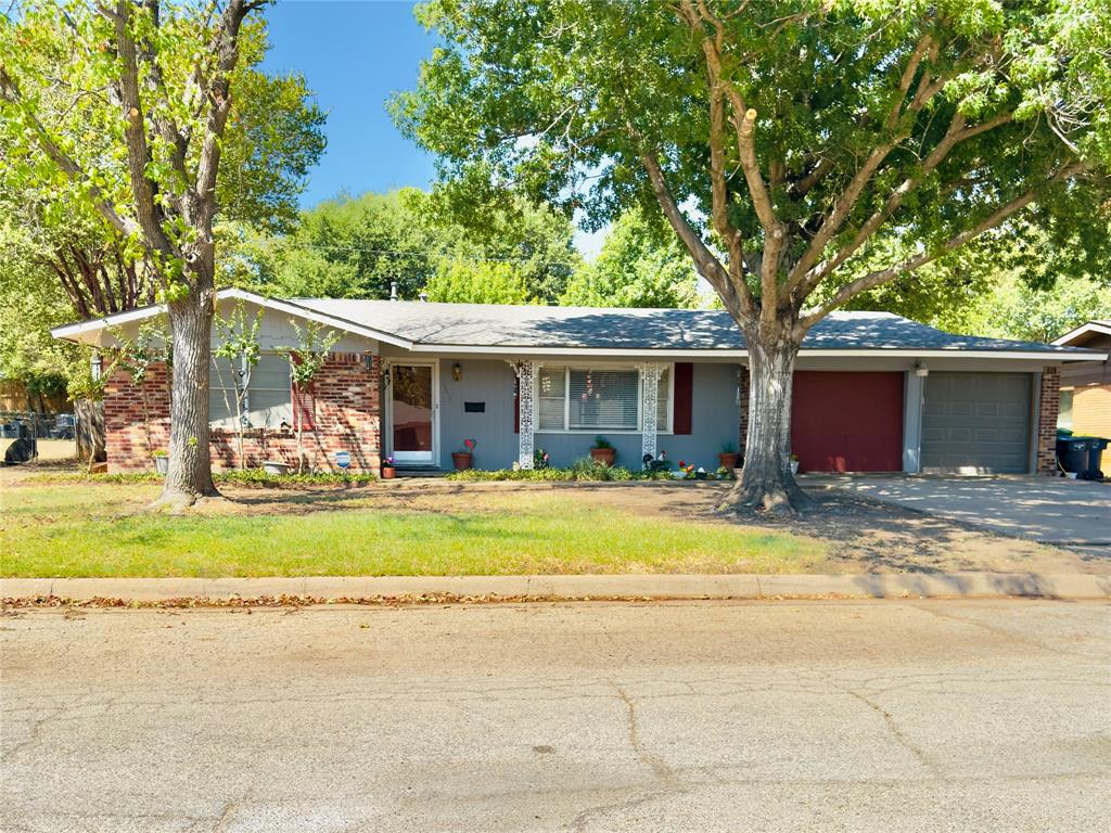 1552 Montclair Drive Property Photo 1