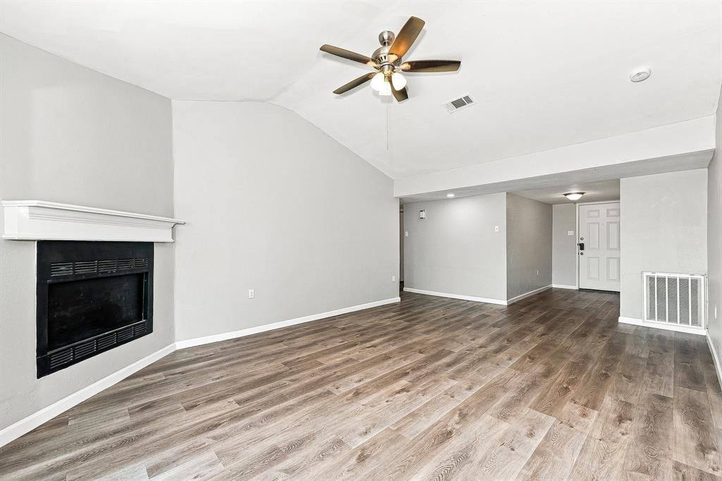 6213 Pine Street Property Photo 2