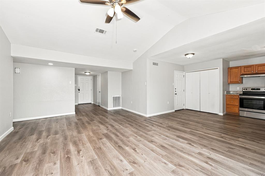 6213 Pine Street Property Photo 5