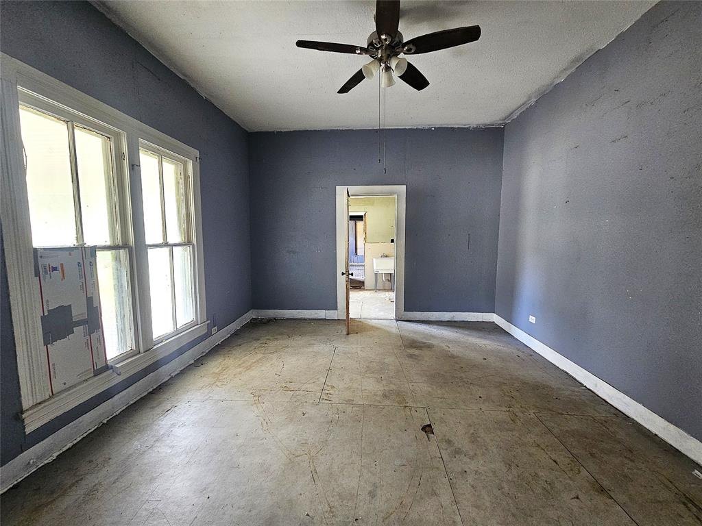 402 E State Street Property Photo 5