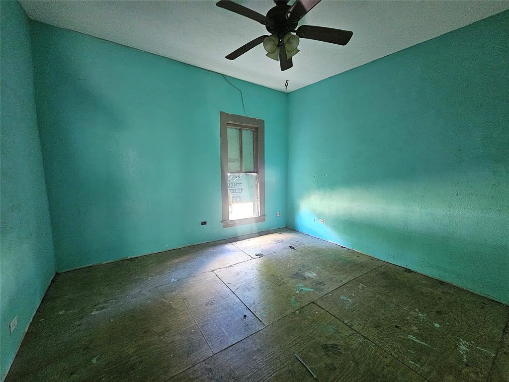 402 E State Street Property Photo 8