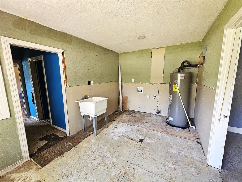 402 E State Street Property Photo 12
