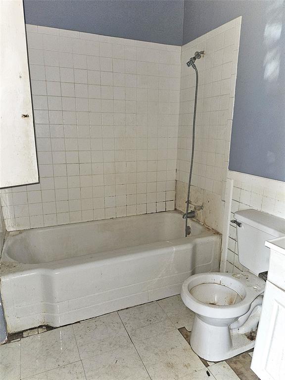402 E State Street Property Photo 14
