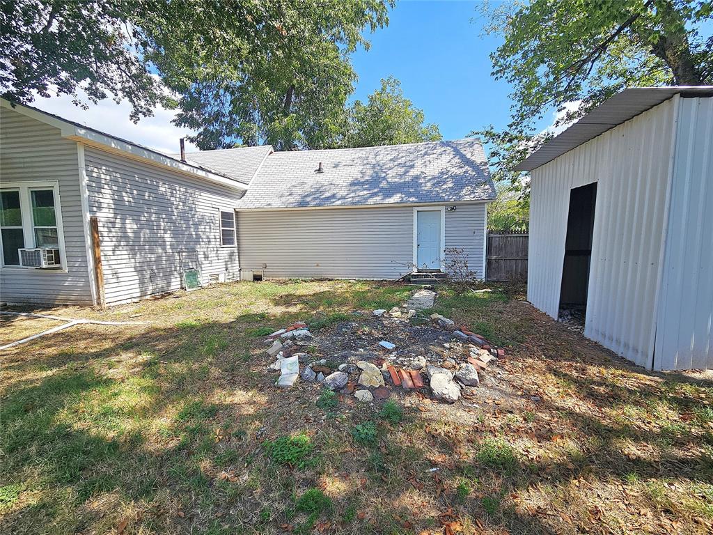 402 E State Street Property Photo 18