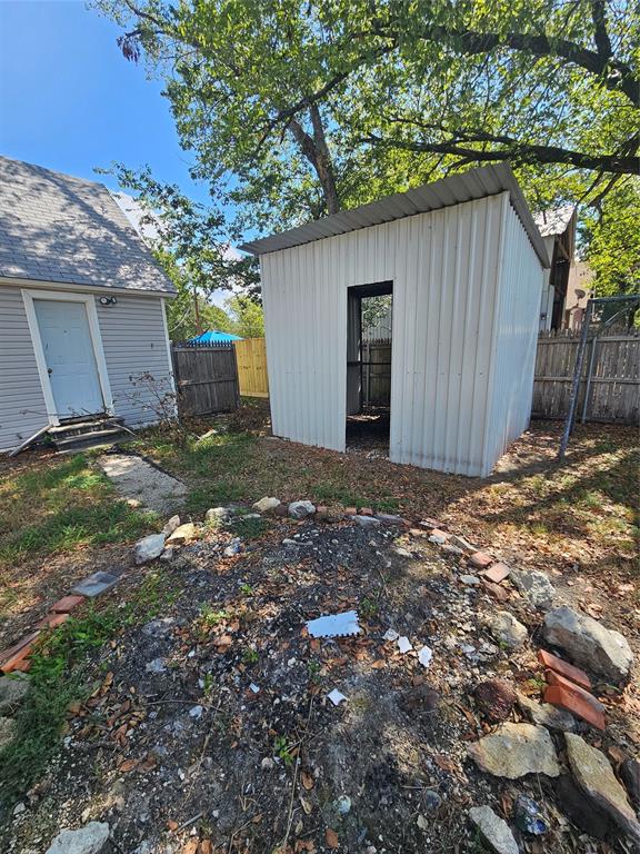 402 E State Street Property Photo 19