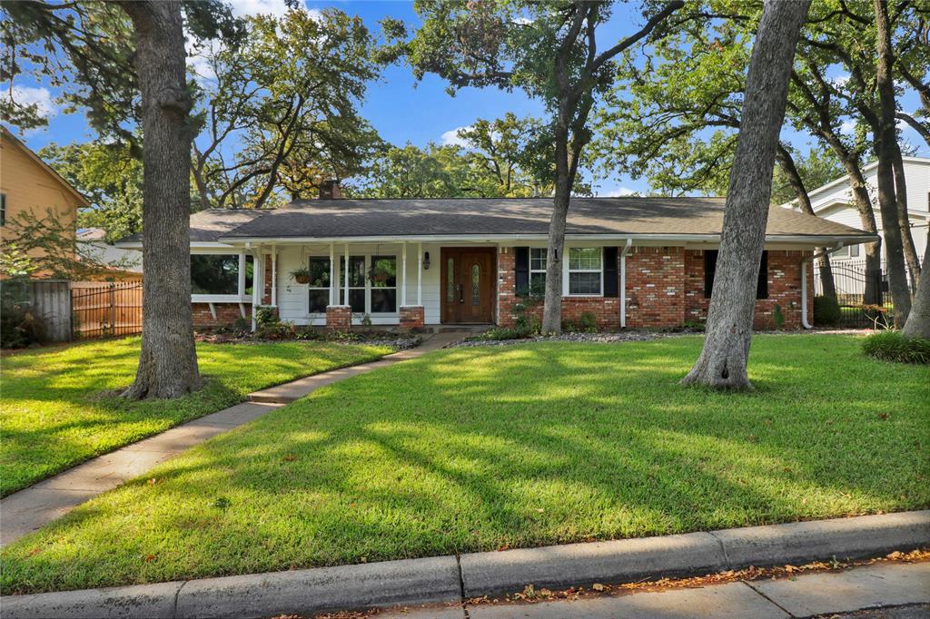2706 Oak Cliff Lane Property Photo 1