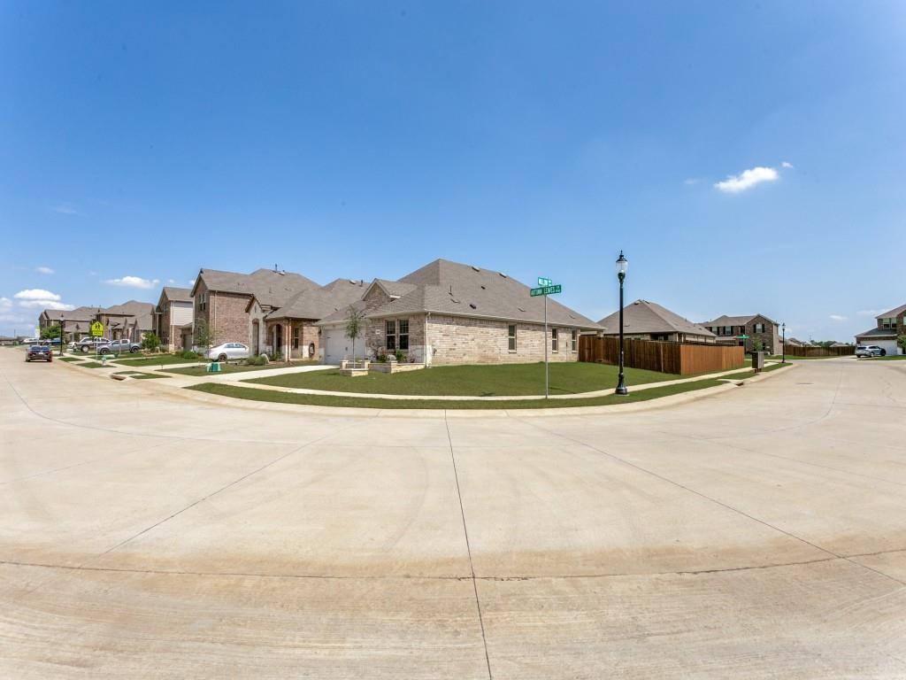 9704 Autumn Leaves Lane Property Photo 1