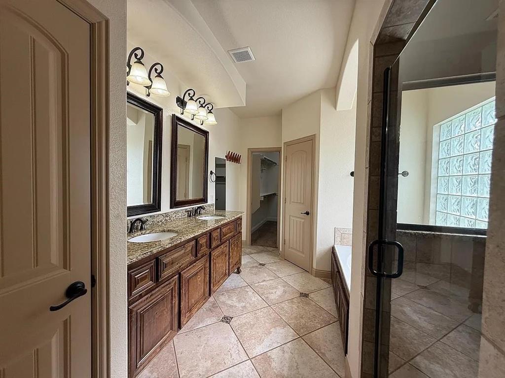 9001 Blue Water Drive Property Photo 14