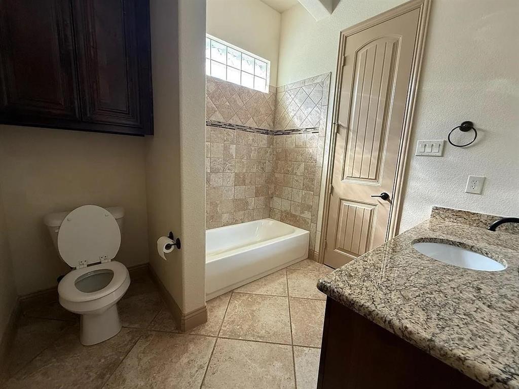 9001 Blue Water Drive Property Photo 15