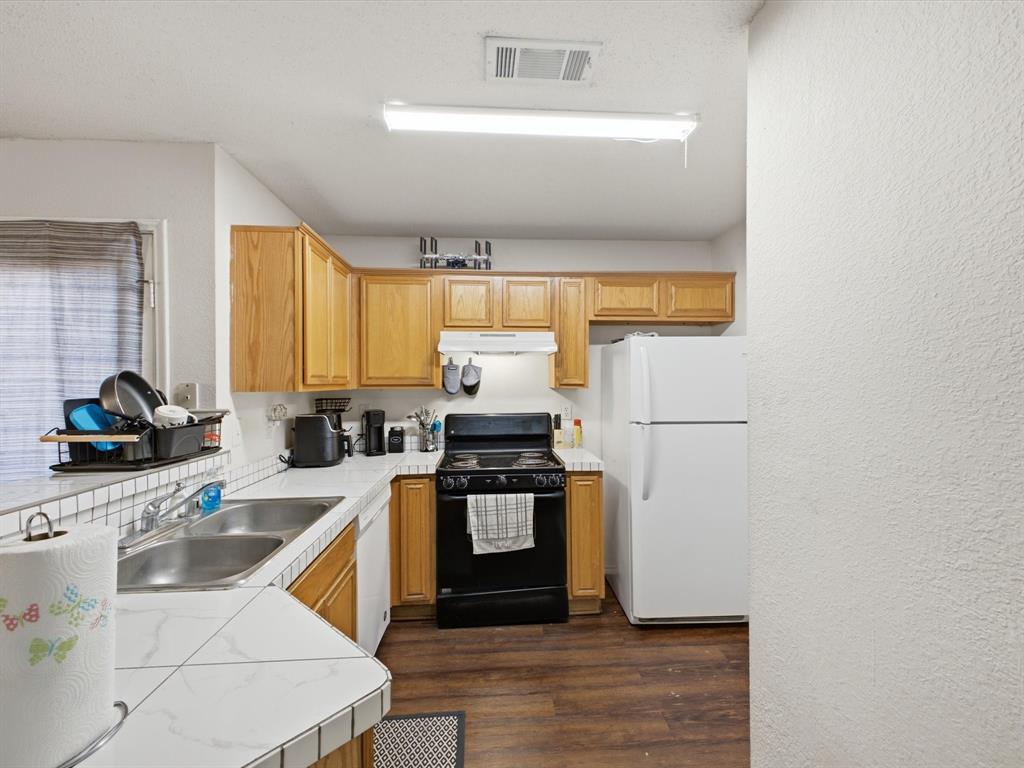 2001 Waleska Plaza Property Photo 7