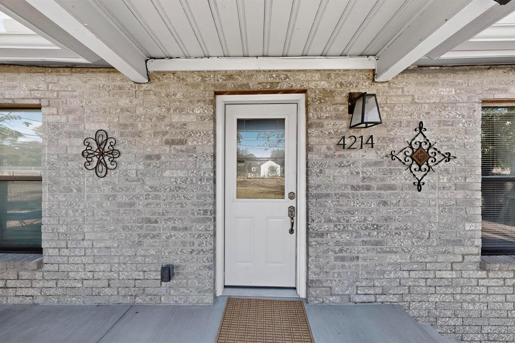 4214 Falls Drive Property Photo 2