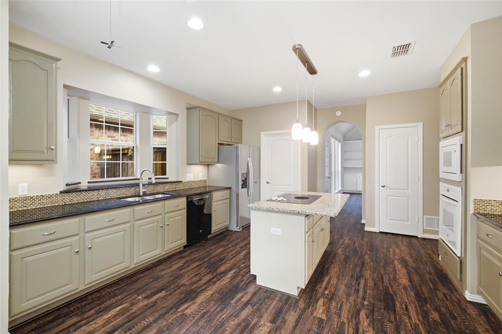 14616 Vintage Lane Property Photo 5