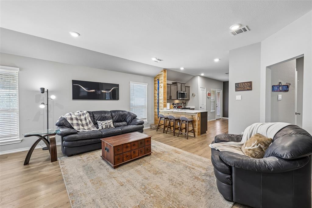 2205 Feeder Way Property Photo 3