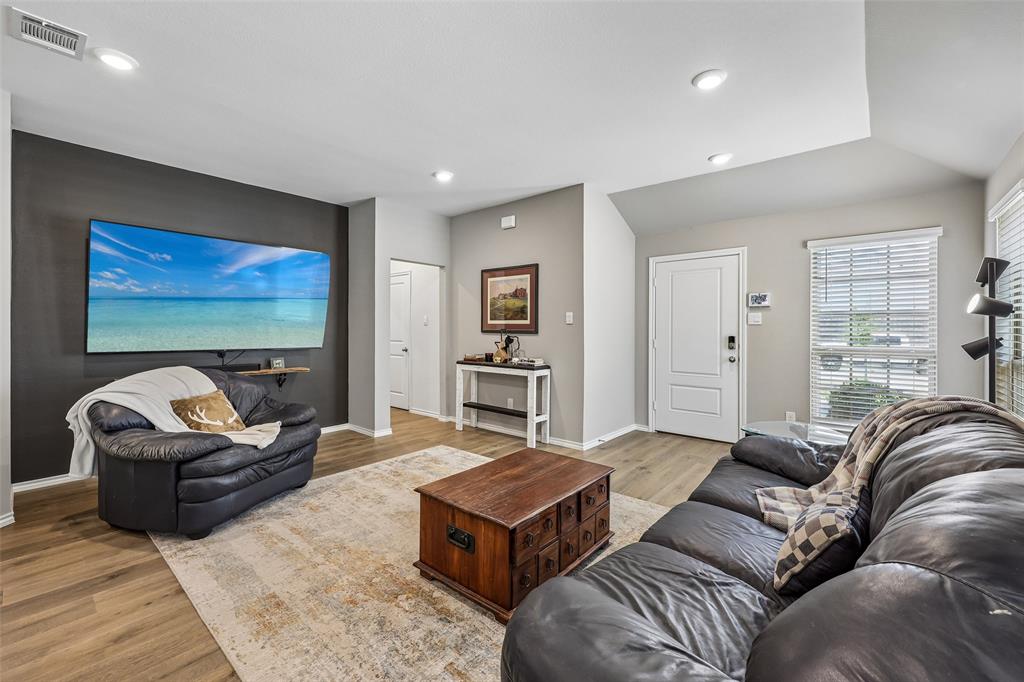 2205 Feeder Way Property Photo 4