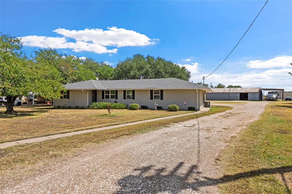407 E Walnut Street Property Photo 4