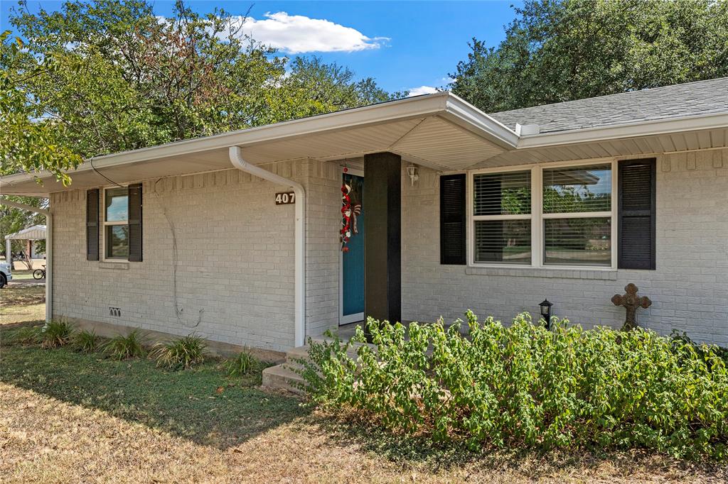 407 E Walnut Street Property Photo 5