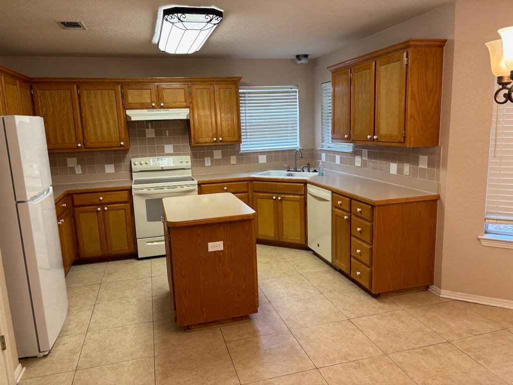 8109 Fox Chase Drive Property Photo 4