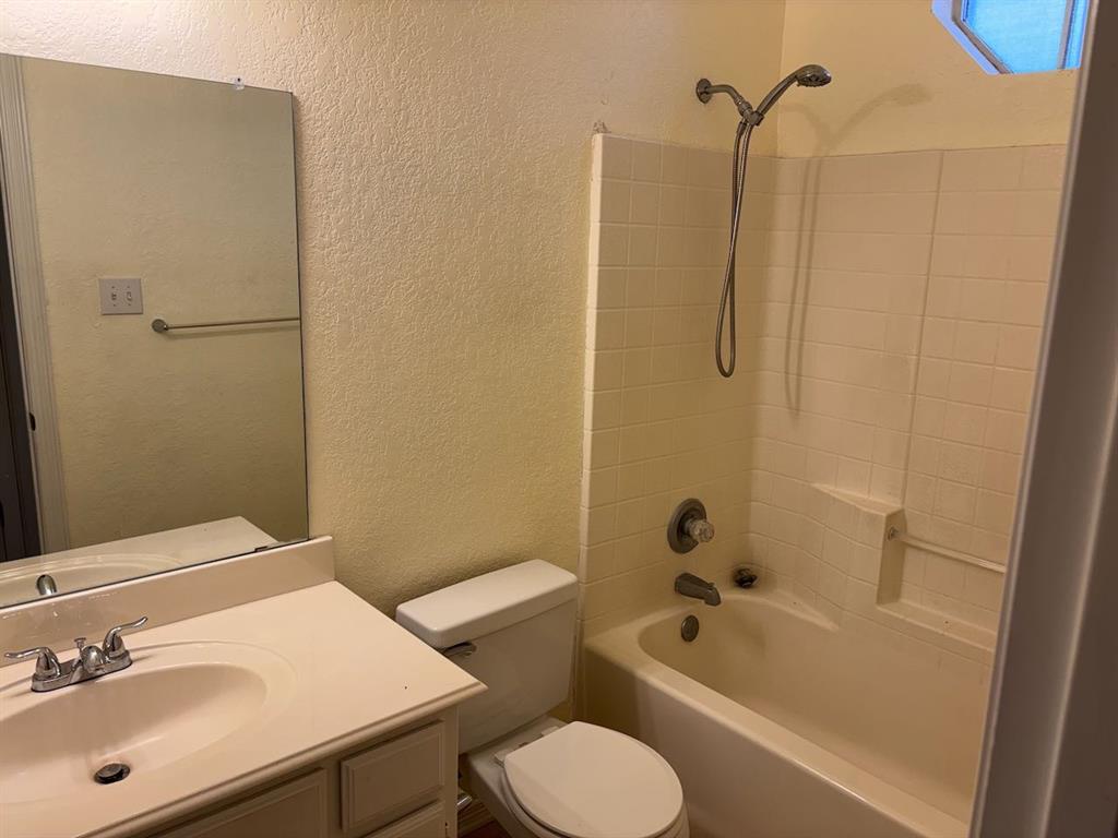 8109 Fox Chase Drive Property Photo 6