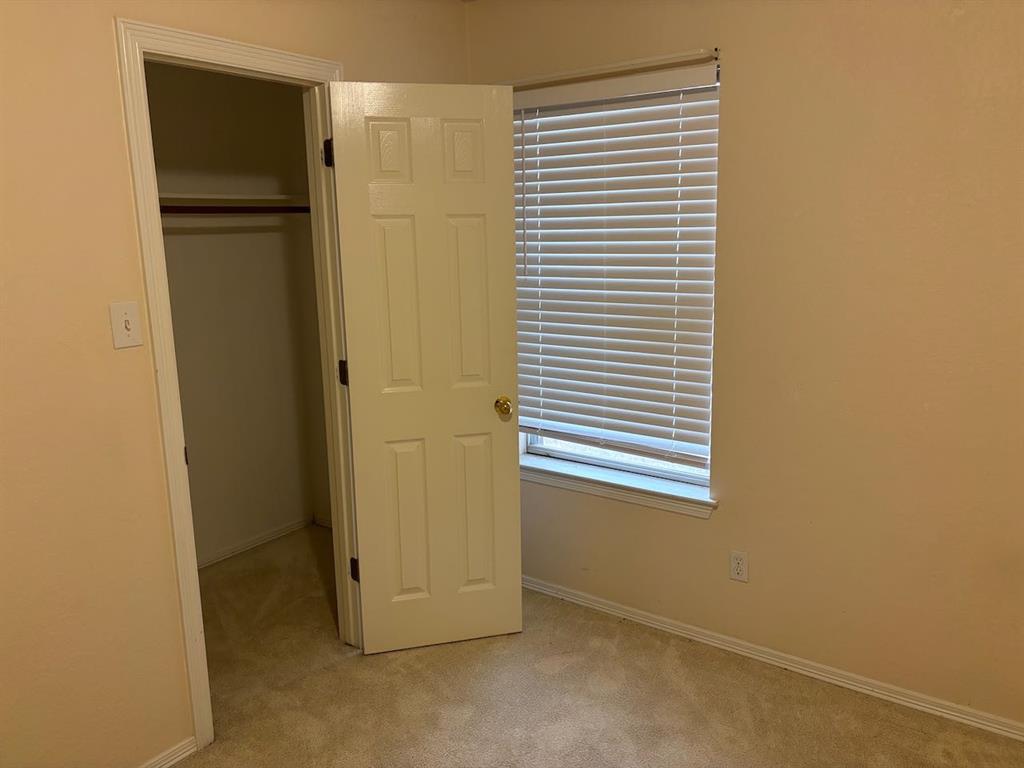 8109 Fox Chase Drive Property Photo 8