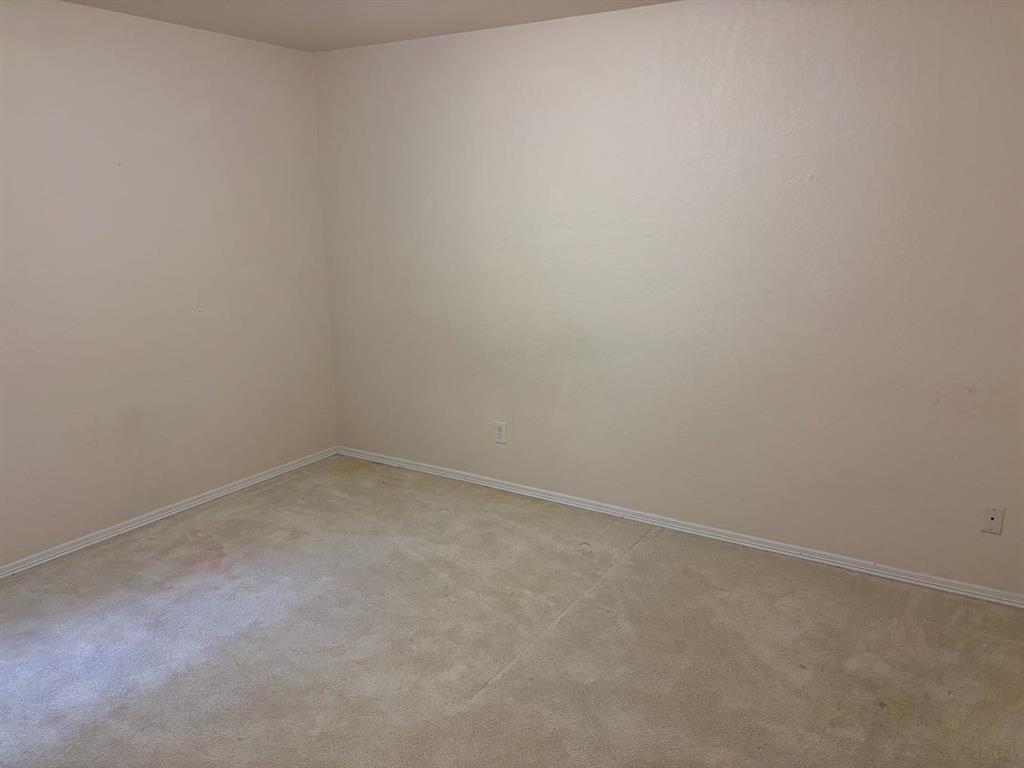 8109 Fox Chase Drive Property Photo 9