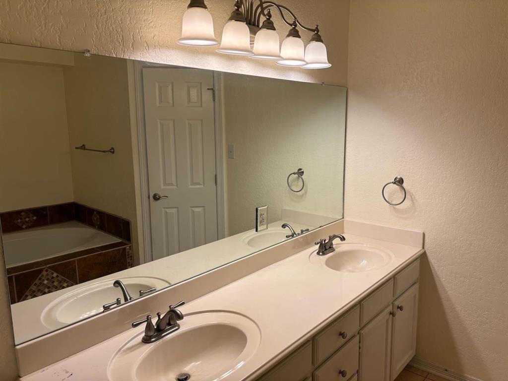 8109 Fox Chase Drive Property Photo 12
