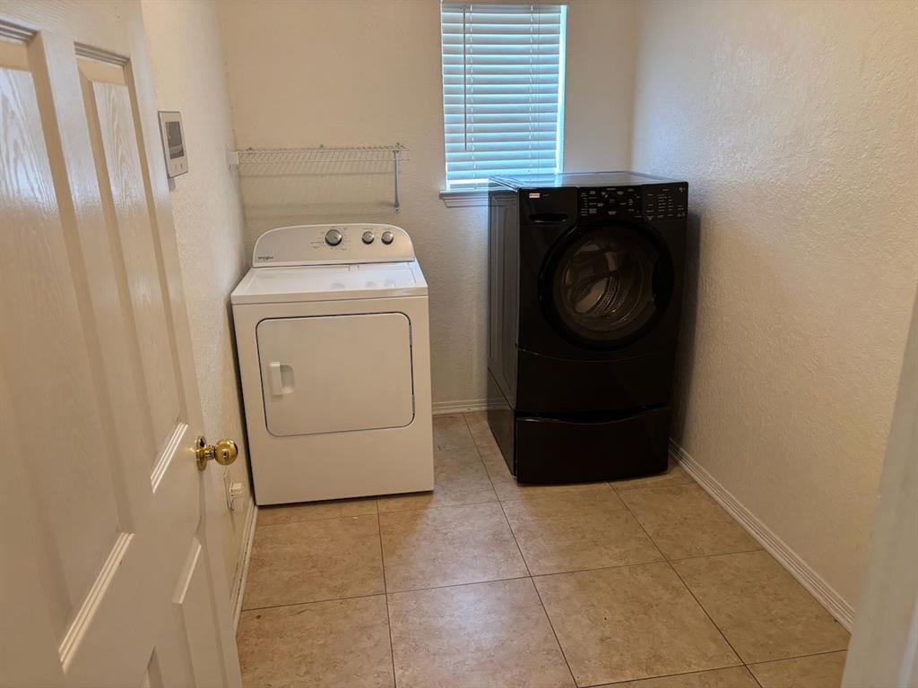 8109 Fox Chase Drive Property Photo 16
